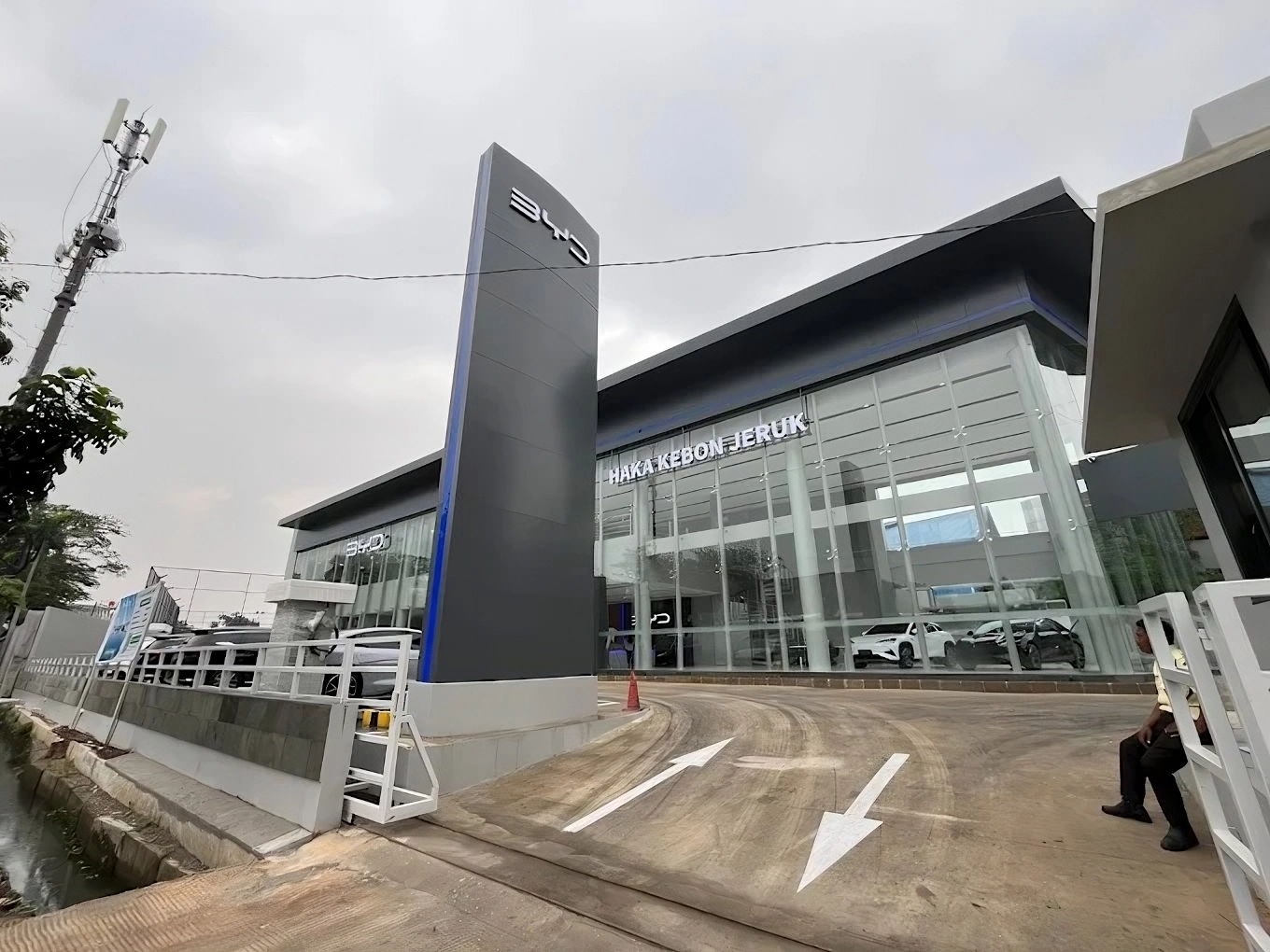 Showroom BYD Kebon Jeruk - Dealer Resmi HAKA BYD Jl Panjang Kedoya Jakarta Barat